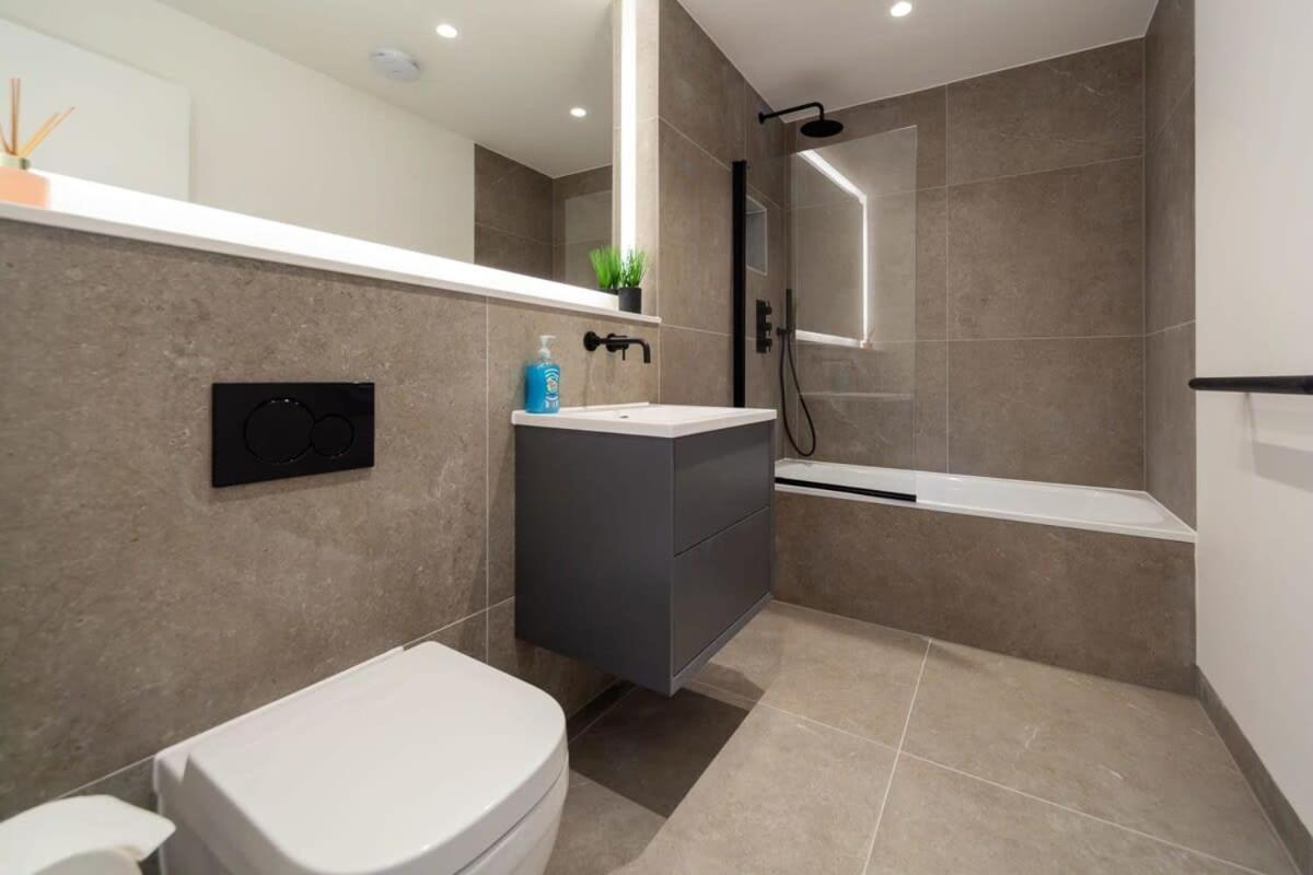 Modern 2 Bedroom Apartment In Wimbledon London Kültér fotó