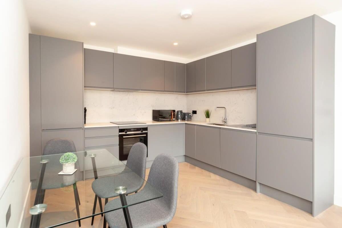 Modern 2 Bedroom Apartment In Wimbledon London Kültér fotó