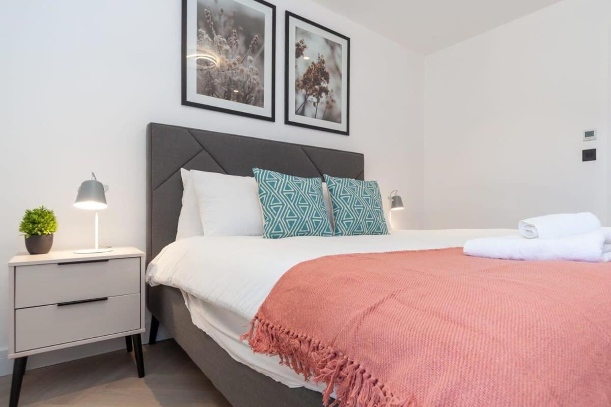 Modern 2 Bedroom Apartment In Wimbledon London Kültér fotó