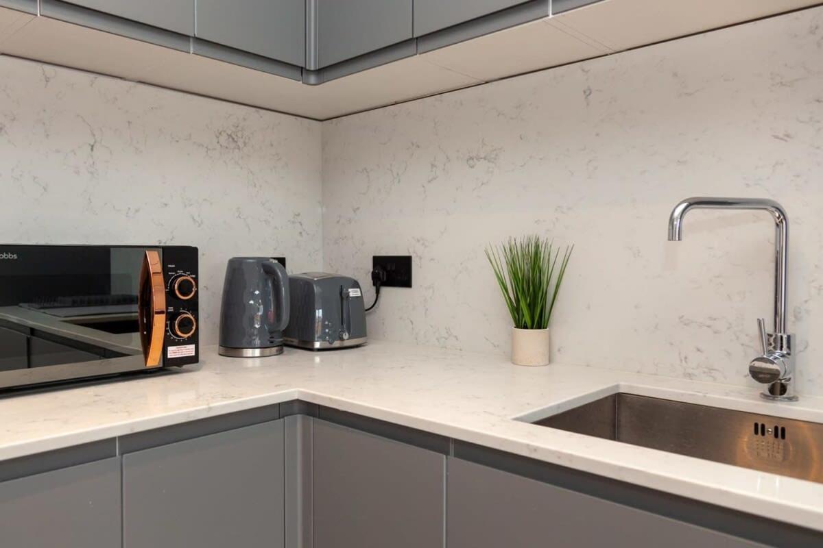 Modern 2 Bedroom Apartment In Wimbledon London Kültér fotó