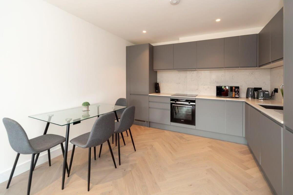 Modern 2 Bedroom Apartment In Wimbledon London Kültér fotó